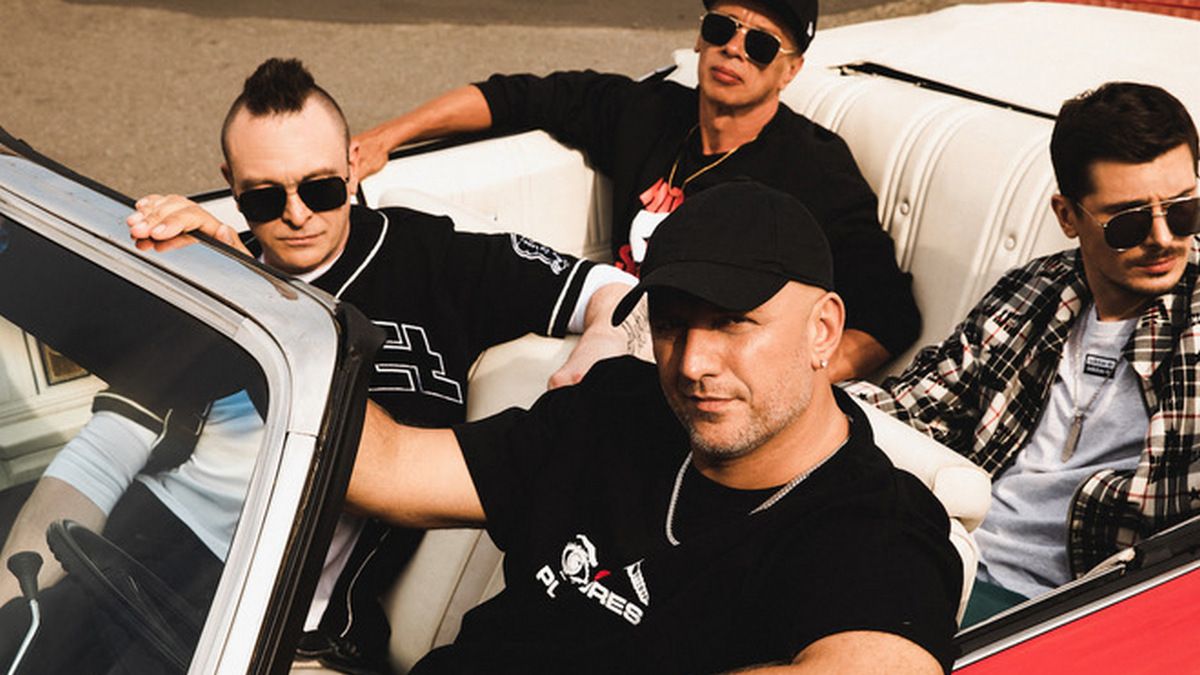 В Киеве задержали маньяка, группа Mozgi выпустила альбом Middle Finger, а в Афганистане взорвали мечеть: ТОП новостей дня