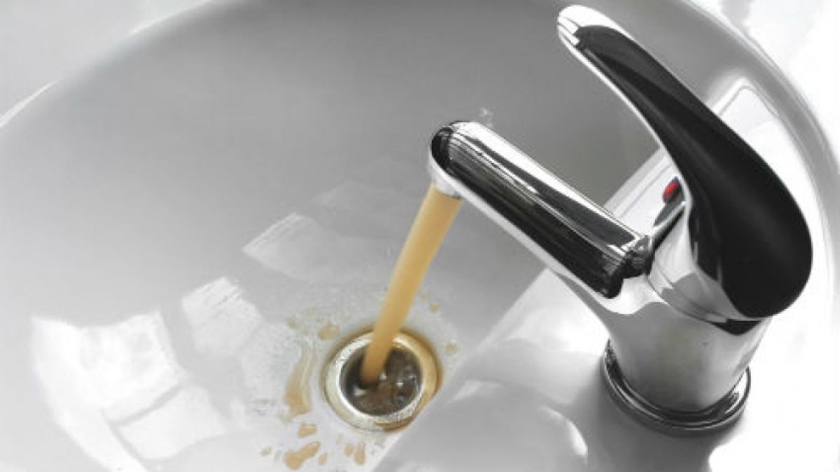 В Киеве в Бортничах из кранов потечет грязная вода: когда и почему