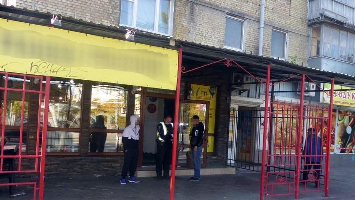 В Киеве на проспекте Мира избили двух мужчин: один пострадавший в реанимации