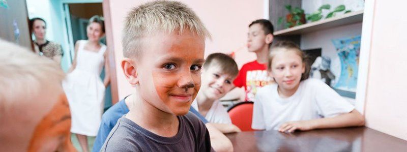 Як у Києві допомагають дітям-переселенцям та дитячим будинкам