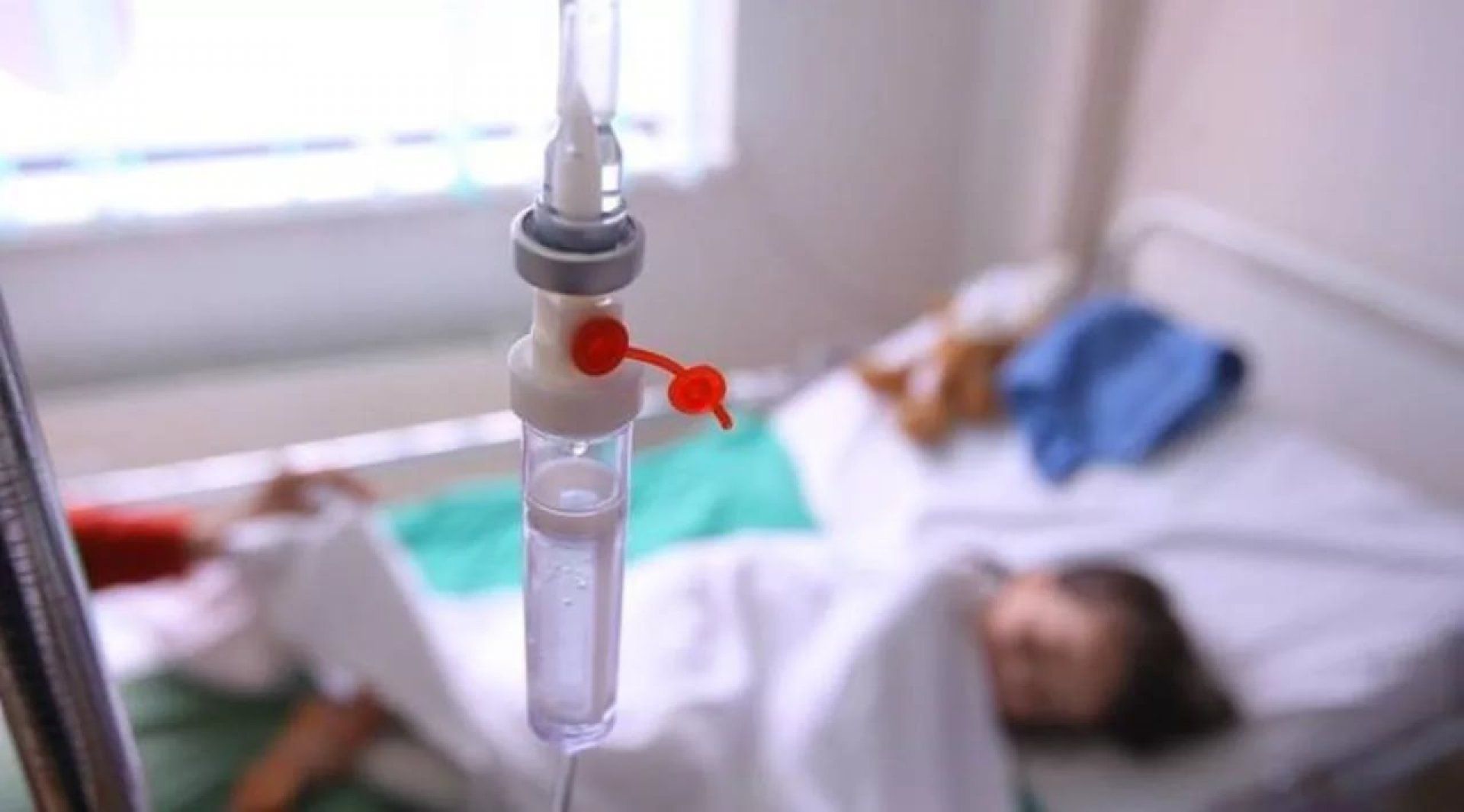 В каком состоянии 12-летняя девочка, которая выпрыгнула из окна школы в Киеве