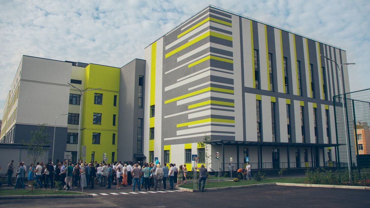 В школах Киева усилят охрану и не будут пропускать посторонних