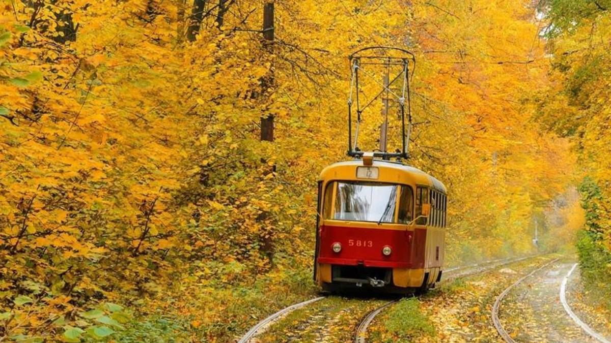 В Киеве из-за ремонта сетей ограничили движение трамваев: как ездит транспорт