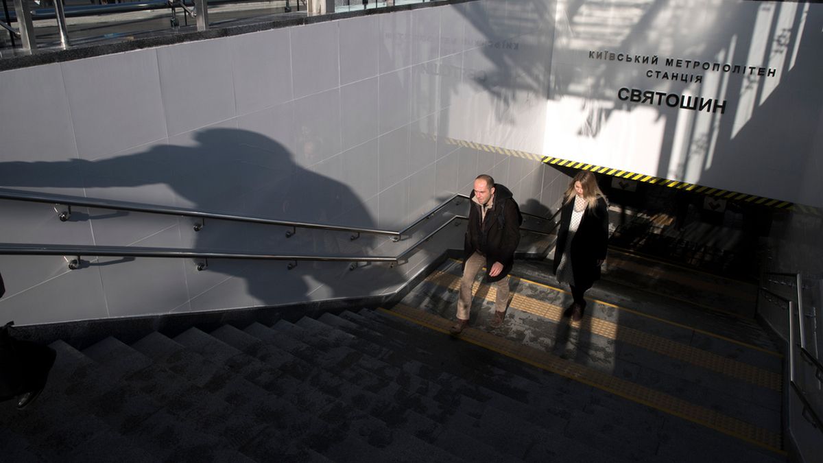 Ремонт входа на станции метро "Святошин" подходит к концу: когда он откроется полностью