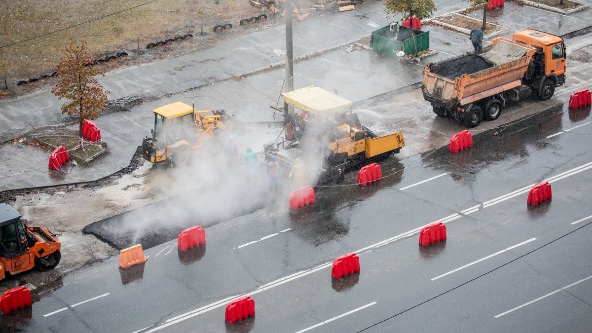 В Киеве до конца года перекрыли часть Покровской улицы: схема объезда