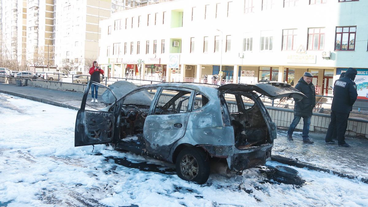 В Киеве за сутки сгорели два автомобиля