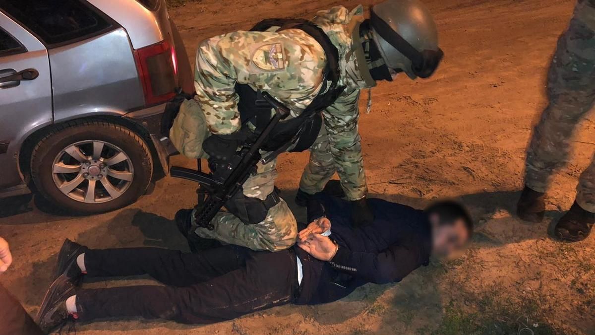 Под Киевом грабители отравили собак и забрызгали хозяйку газом