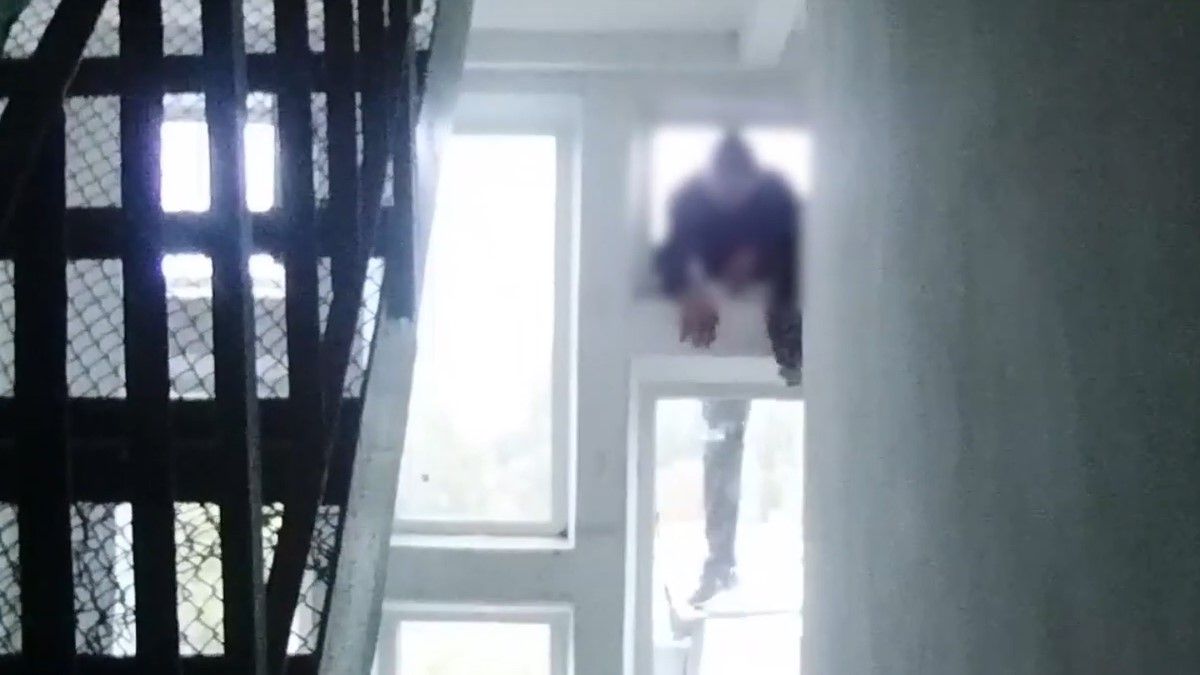 В Киеве патрульные за три часа отговорили мужчину от суицида