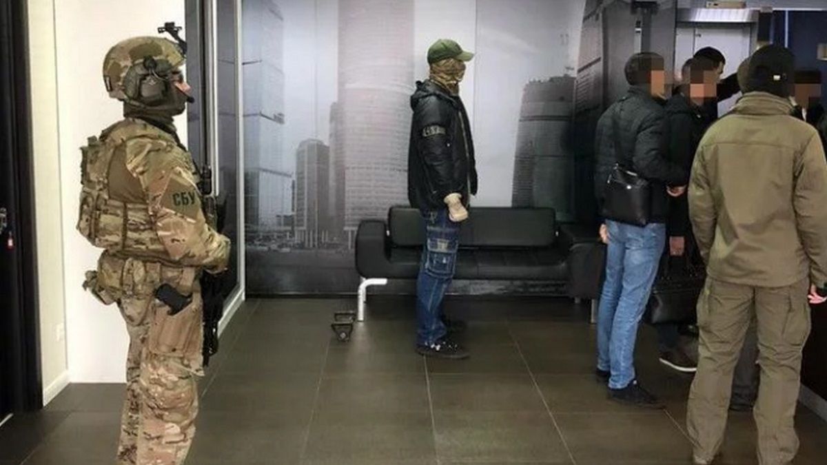 В Киеве чиновники мэрии хотели присвоить миллиард гривен, которые выделили на Большую окружную