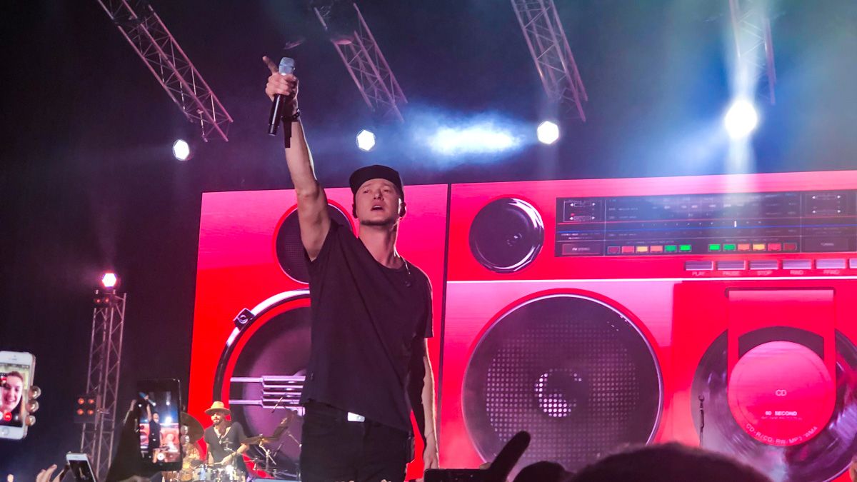 Девушка в группе и новая песня на стихи Леси Украинки: как в Киеве выступили в новом составе "Бумбокс"