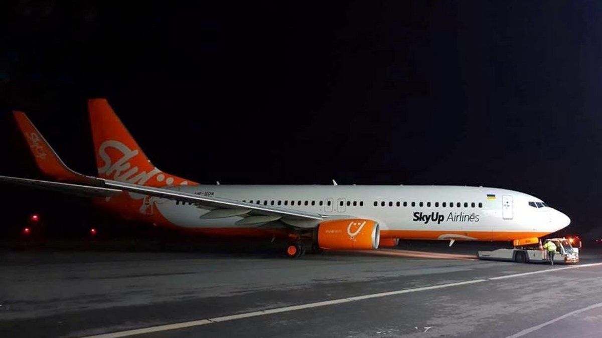 Горящий самолет с украинцами в Египте, смерть Паши Фейсконтроля и новая нефть в Иране: ТОП новостей дня