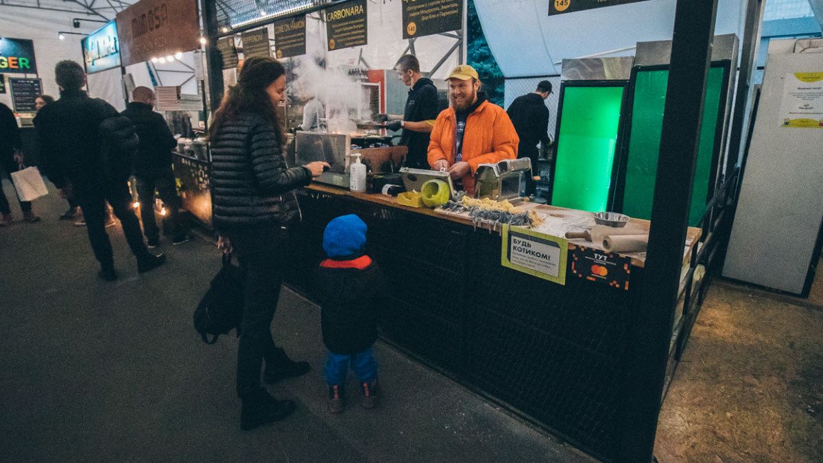 Аттракционы, большие скидки и изобилие блюд: как проходит Кураж Базар True Kurazh Sale в Киеве