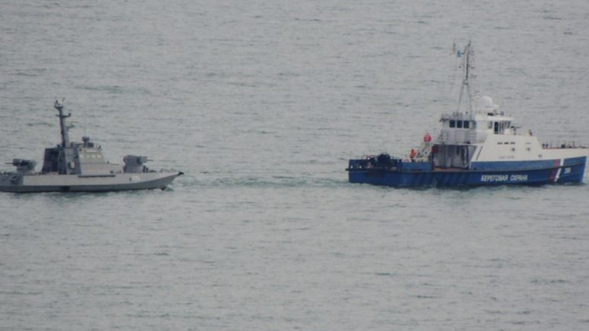 Захваченные Россией украинские корабли покинули Керчь: все, что известно