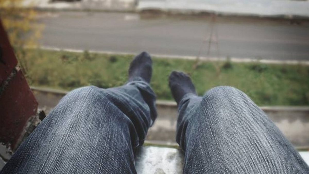 В Киеве мужчина хотел выпрыгнуть с 9 этажа из-за конфликта с семьей