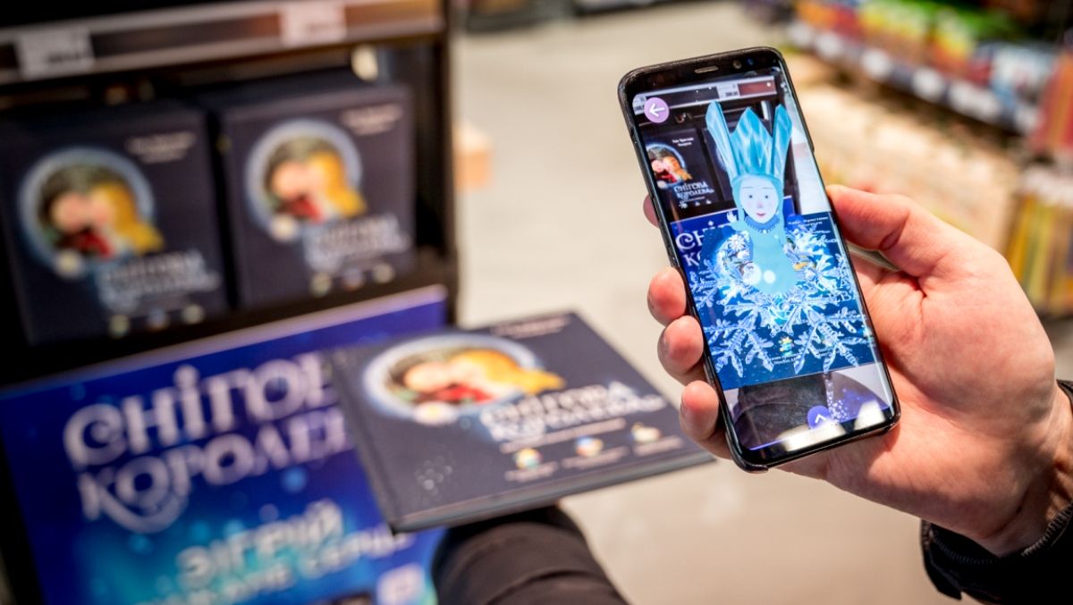 В Украине создали книгу "Снежная Королева" с иллюстрациями Гапчинской и дополненной реальностью