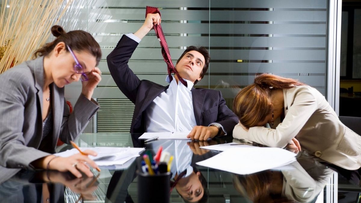 Сколько жителей Украины недовольны своей работой и почему