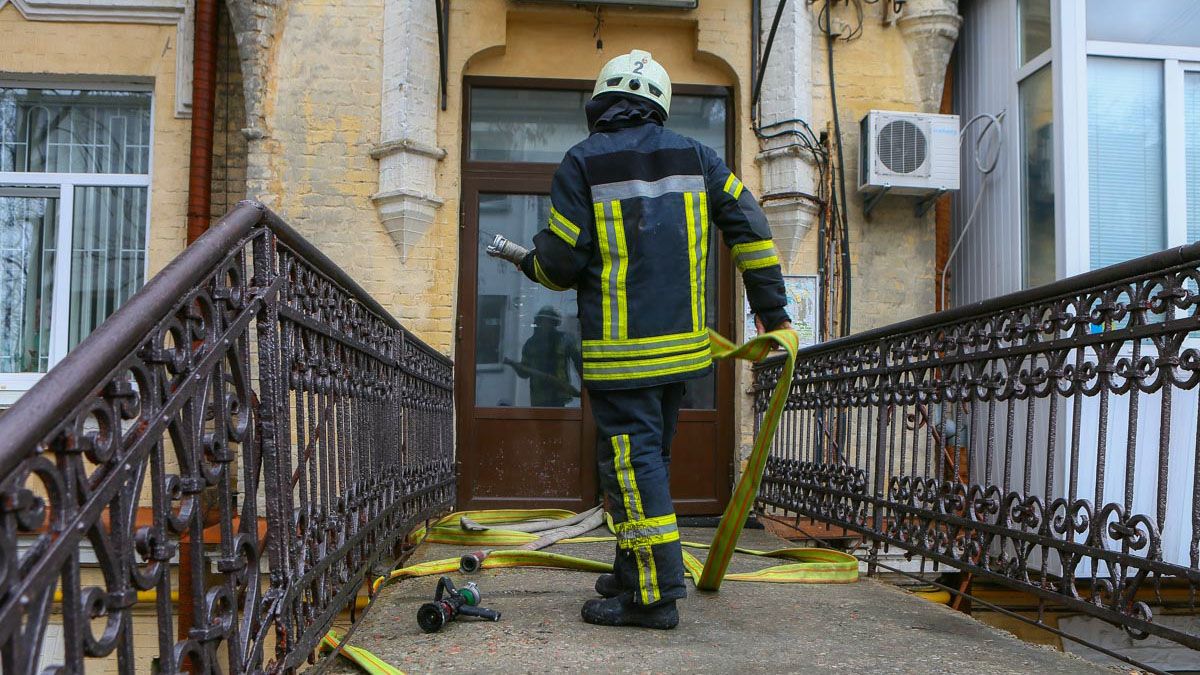 В Киеве возле Центрального вокзала сгорел салон красоты Zen Cosmetics