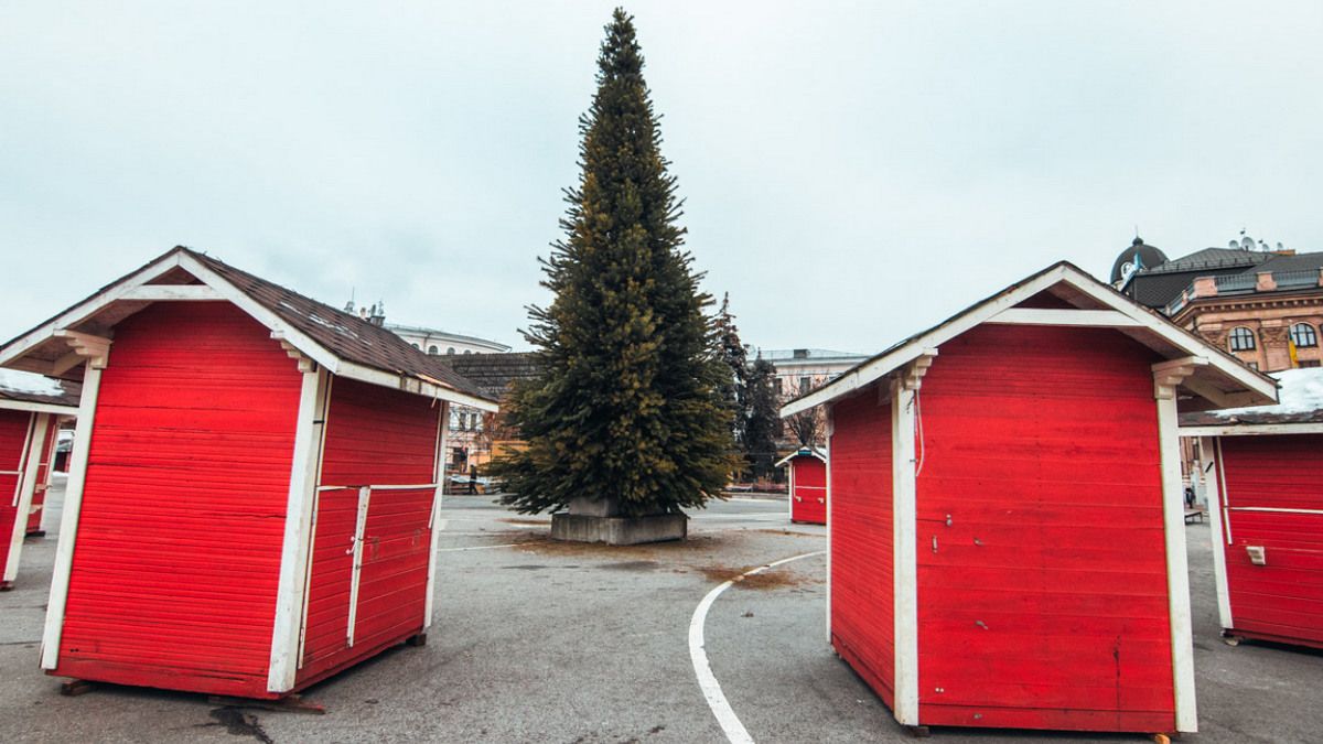 Новый год 2020: в Киев везут домики для праздничного городка