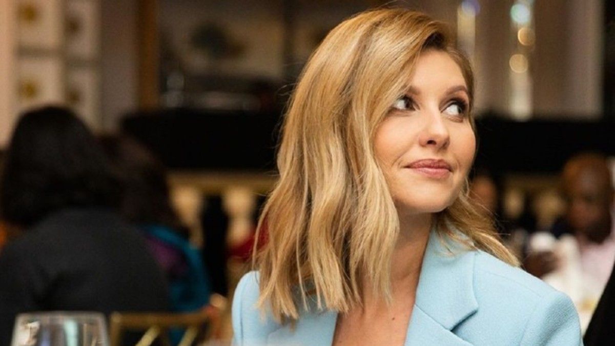 Елена Зеленская выставила на аукцион нашумевшее в СМИ желтое платье 