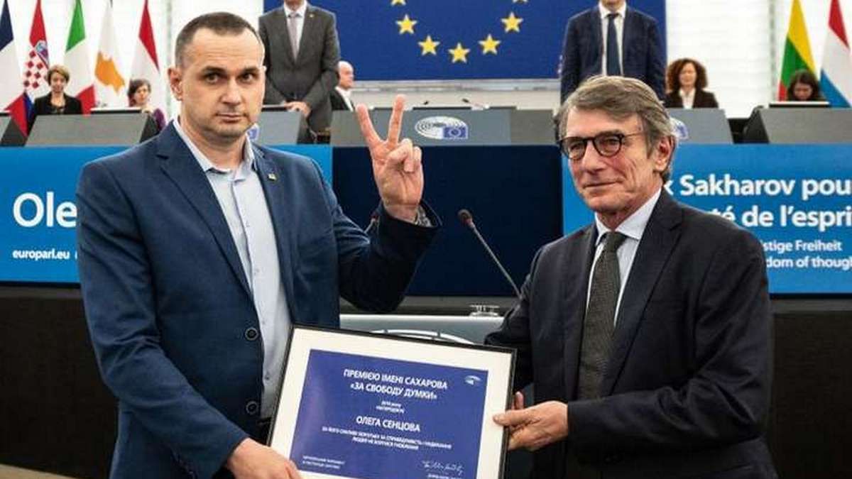 Сенцову вручили премию Сахарова, в Германии ограбили сокровищницу короля, а в Албании новое землетрясение: ТОП новостей дня