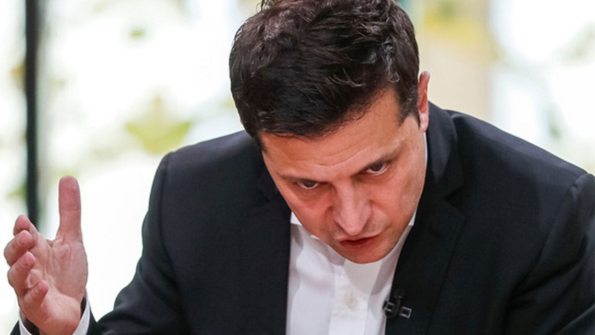 Зеленский пообещал подарок за поимку "крестного отца"