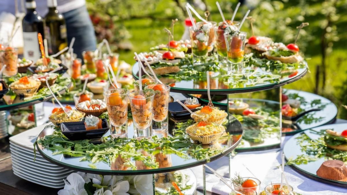 Где в Киеве заказать праздничный фуршет для презентации и банкет свадьбы или корпоратива: топ кейтеринговых компаний