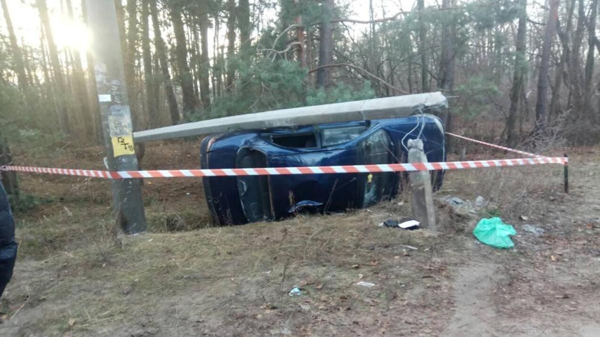 Под Киевом Daewoo сбил двоих детей и снес столб: пострадавшие в реанимации