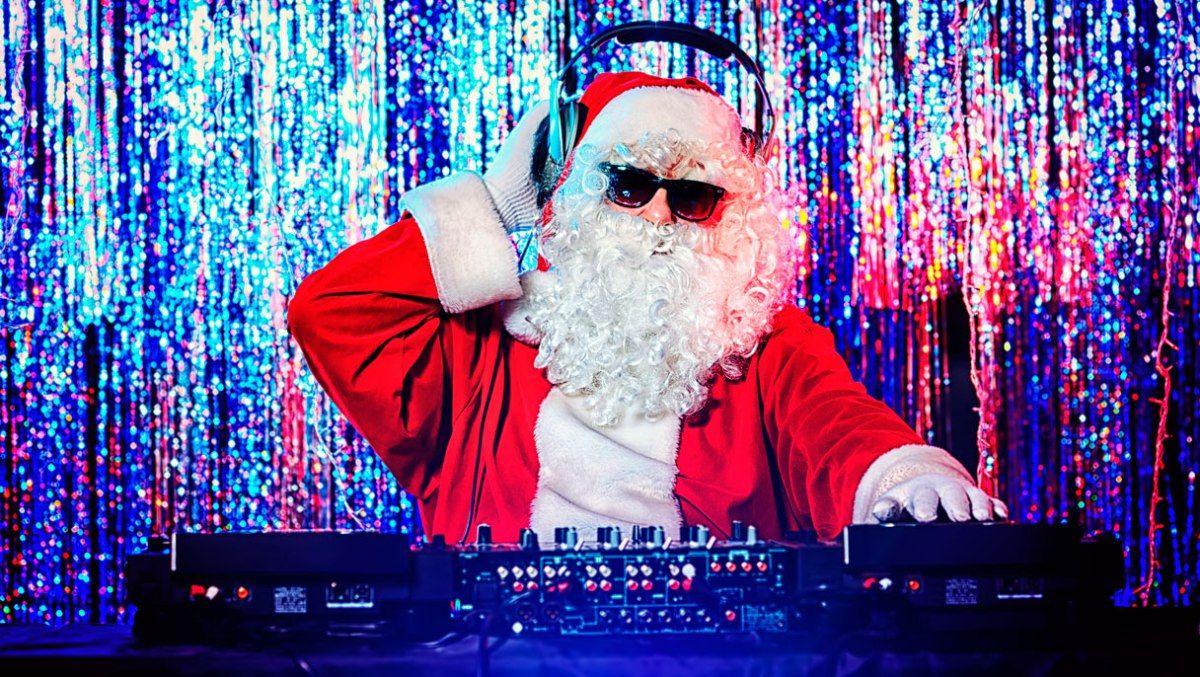 Plastikwood и Urban Space 500 откроют выставку пакетов и пластика в новогоднюю ночь