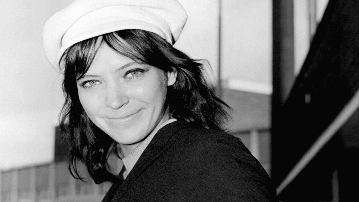 Умерла актриса Анна Карина, в Крыму затонула подводная лодка, а в Филиппинах - землетрясение: ТОП новостей дня