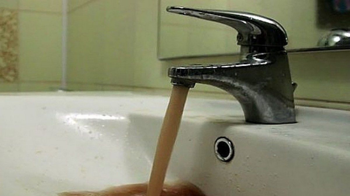 В Киеве в части домов проводится плановая промывка водоснабжения: что делать