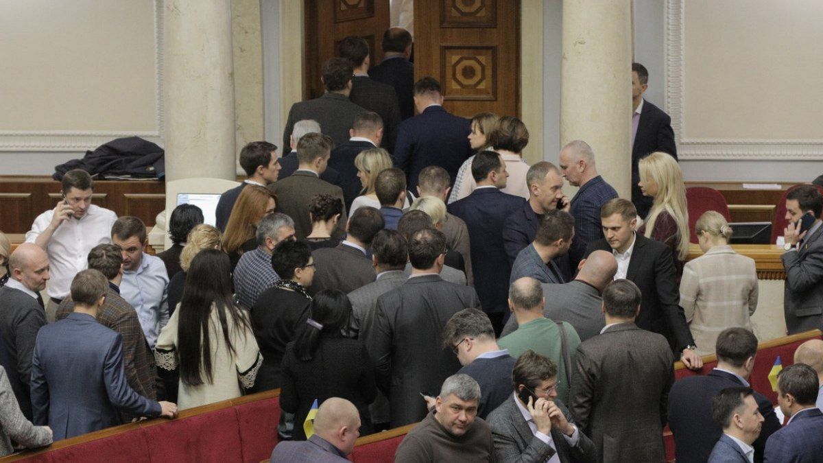 В Украине Рада проголосовала за снятие неприкосновенности, в Китае из-за землетрясения погибли пять человек, в США бушует снежная буря: ТОП новостей дня