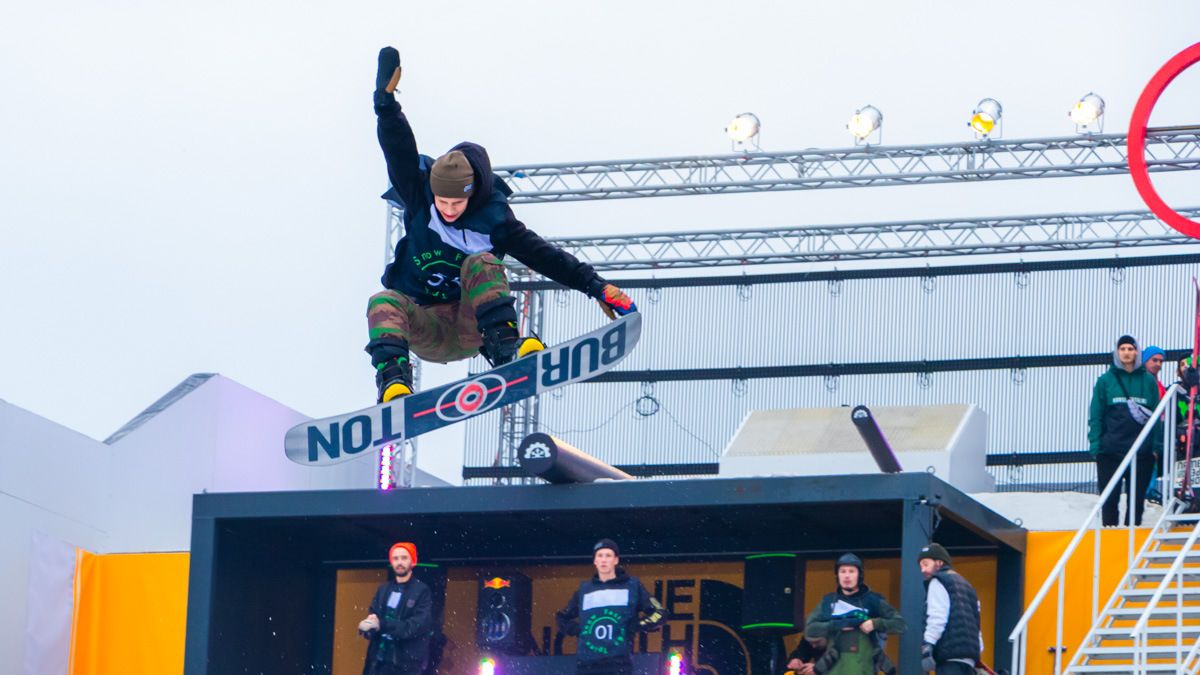 Главная елка страны, протесты под Верховной Радой и аварийный Гостиный двор: неделя в фото