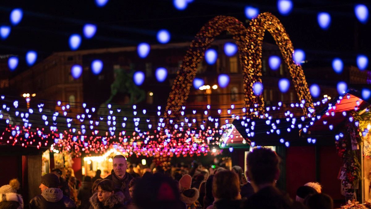 В центре Киева на время новогодних праздников появится почти 900 мест для парковки