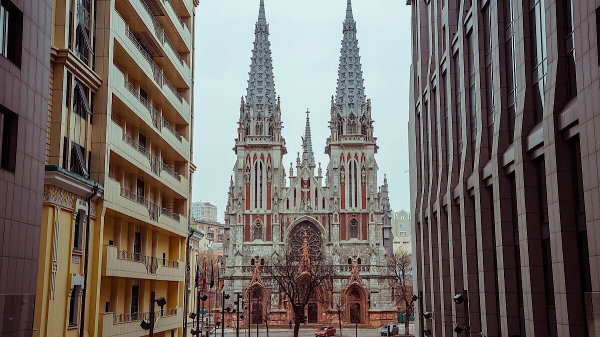 Рокеры и оперная дива заколядуют на рождественском концерте в Костеле Киева