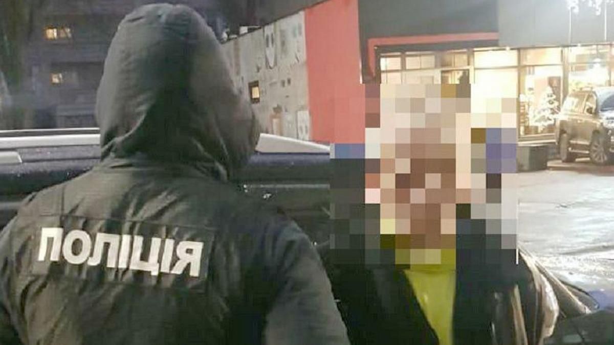 В Киеве возле метро "Арсенальная" действовал самый старый карманный вор