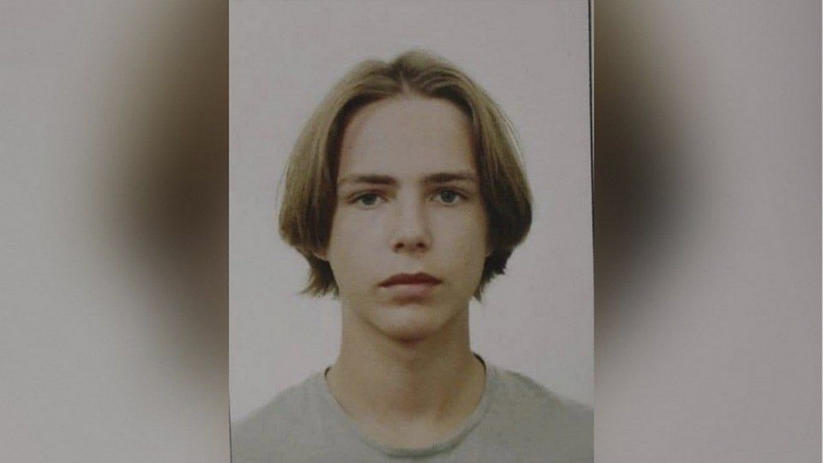 В Киеве месяц не могут найти 17-летнего парня с татуировкой в виде смайла