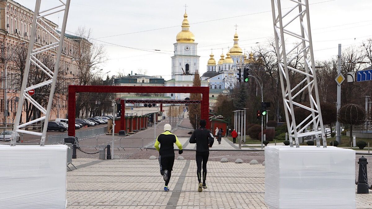 В Киеве возобновили движение транспорта на Софийской площади