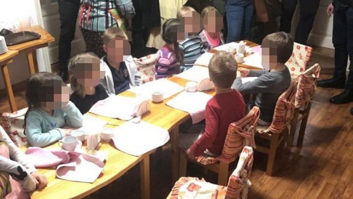 В Киеве 11 детей незаконно удерживали в подпольном детском саду
