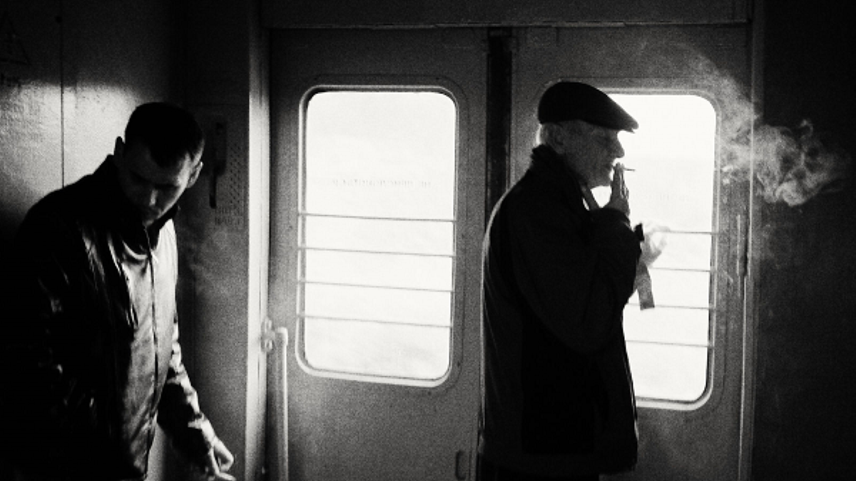 В поезде "Киев — Ивано-Франковск" четверо парней избили проводника из-за курения