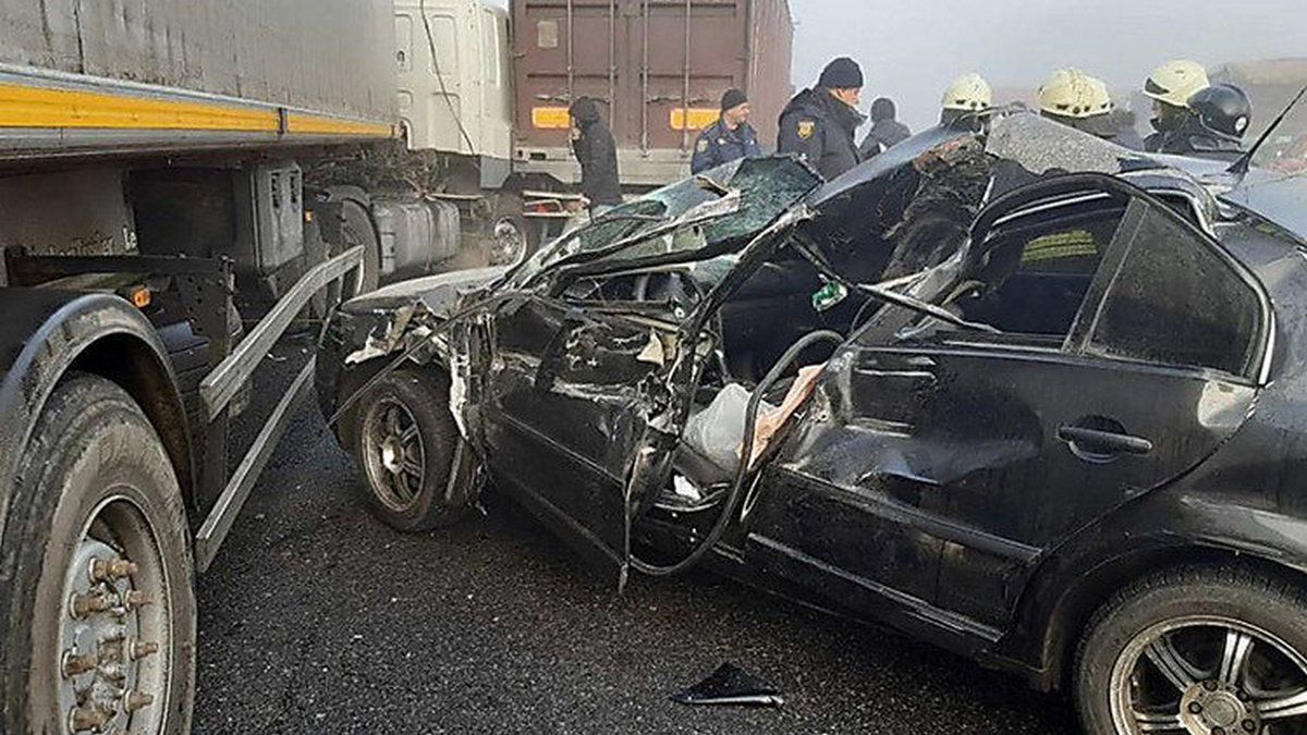 Одиннадцать автомобилей попали в ДТП под Одессой, в Алжире разбился истребитель, а в Средиземном море спасли 500 мигрантов: ТОП новостей дня