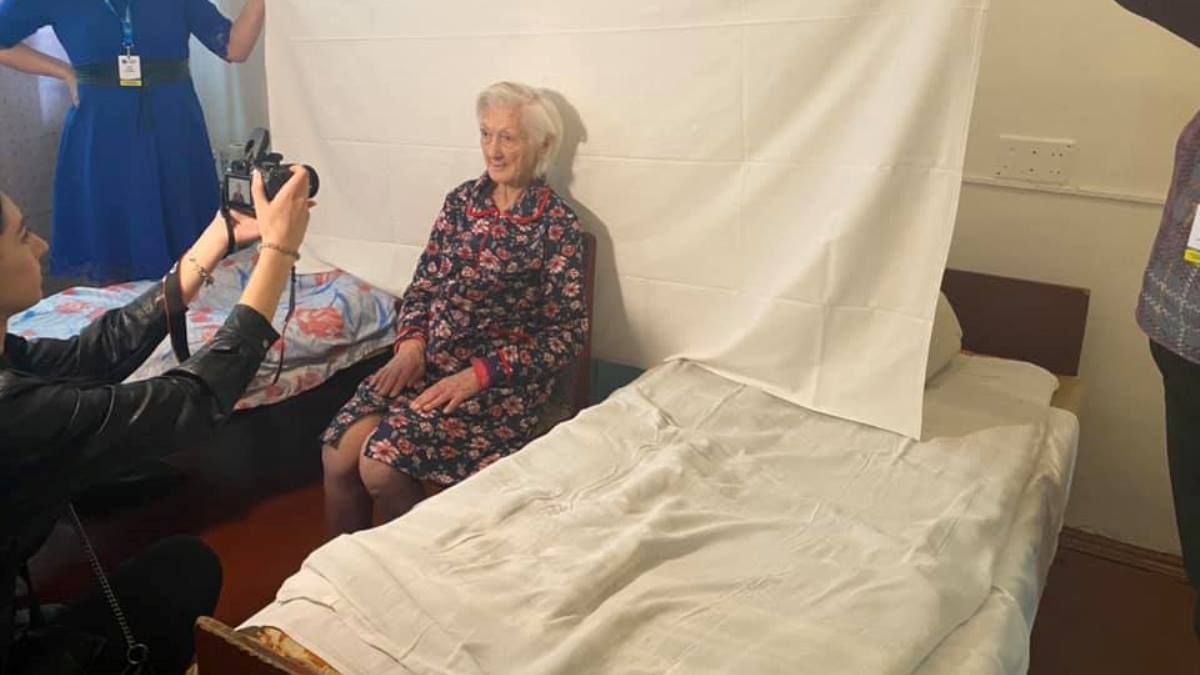 Бабушка, которая 2 года бродяжничала в Киеве без документов, получила паспорт