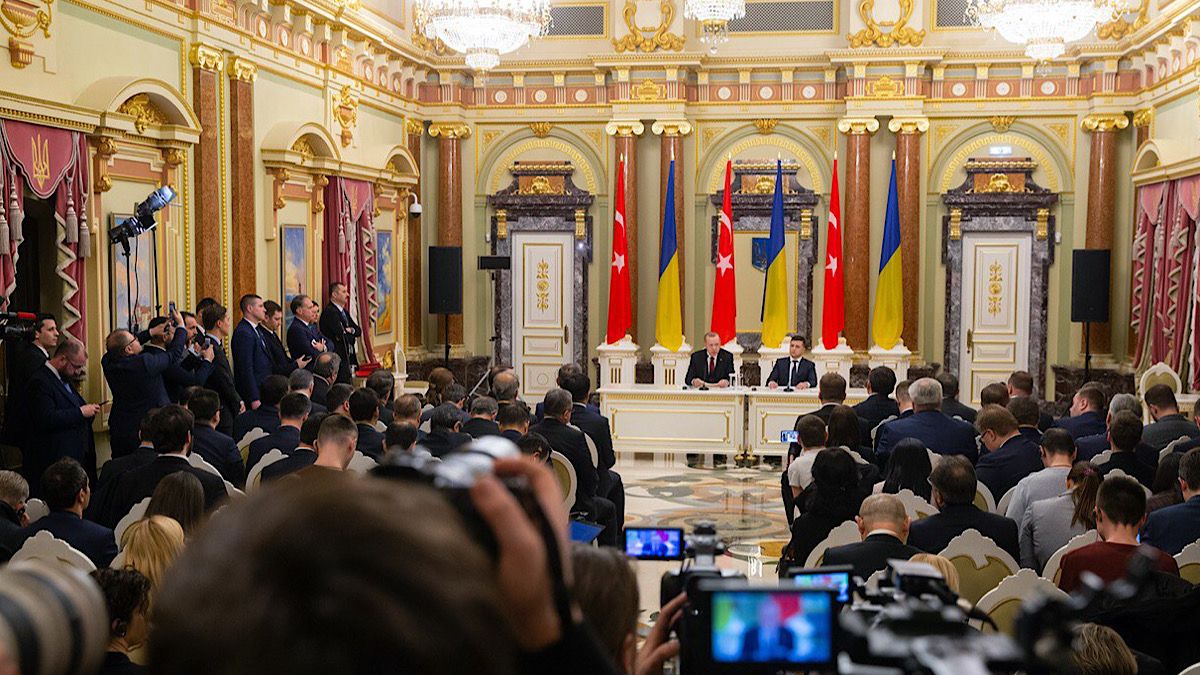 Встреча Зеленского и Эрдогана, подозрения на коронавирус у двоих украинцев, а Кузьменко оставили за решеткой: ТОП новостей дня