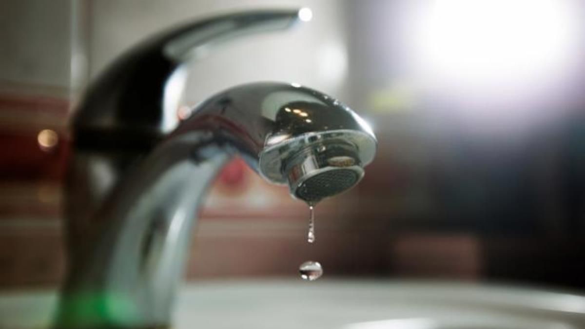 В Киеве может пропасть вода у жителей 8 жилых массивов: что произошло