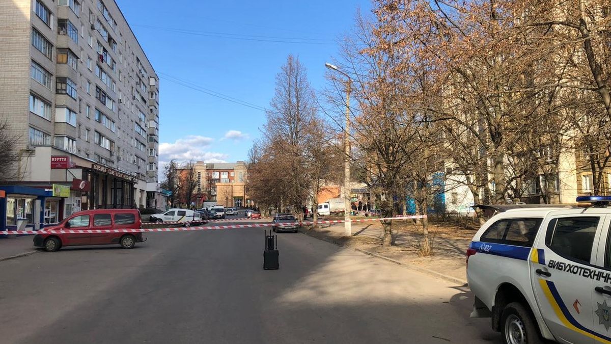 Под Киевом полицейские остановили машину и нашли в ней "бомбу"