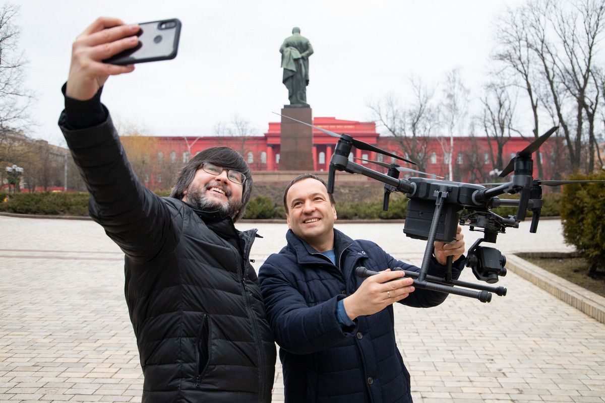 Над Киевом взлетели дроны, которые будут проверять теплосети