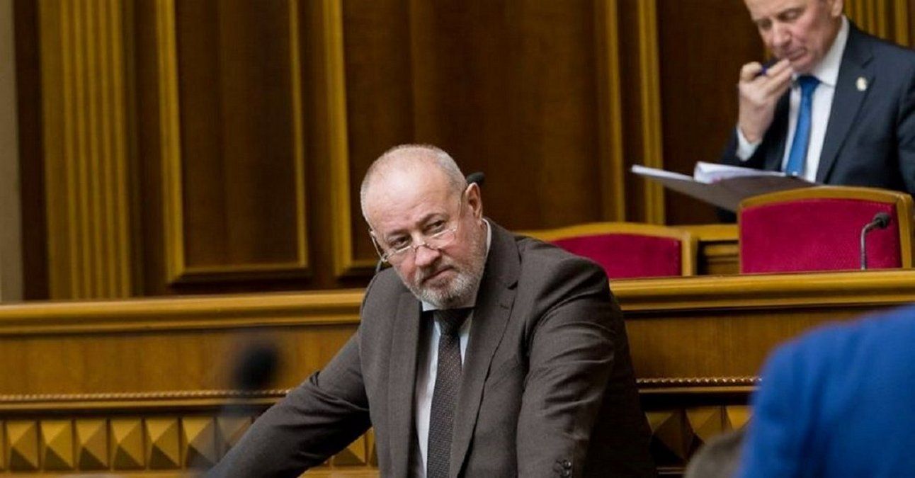 Из-за коронавируса нардеп Волошин дома на обсервации, в Париже из больниц крадут маски, а Чумак стал и.о генпрокурора: ТОП новостей дня