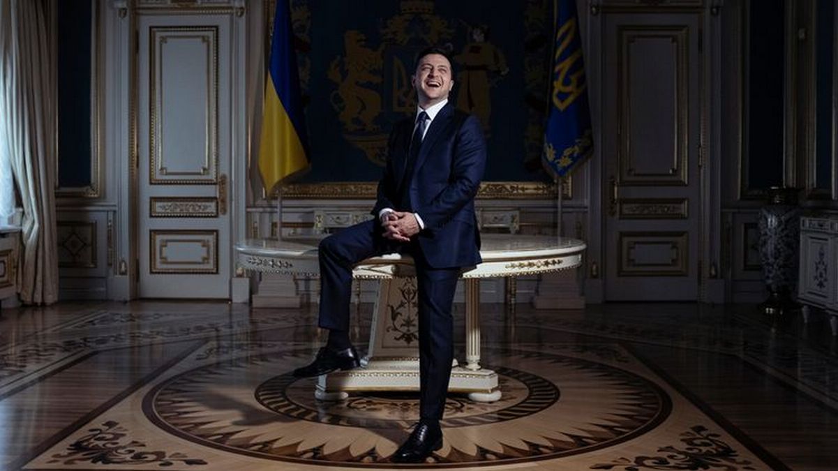 Зеленский на обложке The Guardian, обвал отеля в Китае, где находились люди с подозрением на коронавирус, и смерть Дэвида Пола: ТОП новостей дня