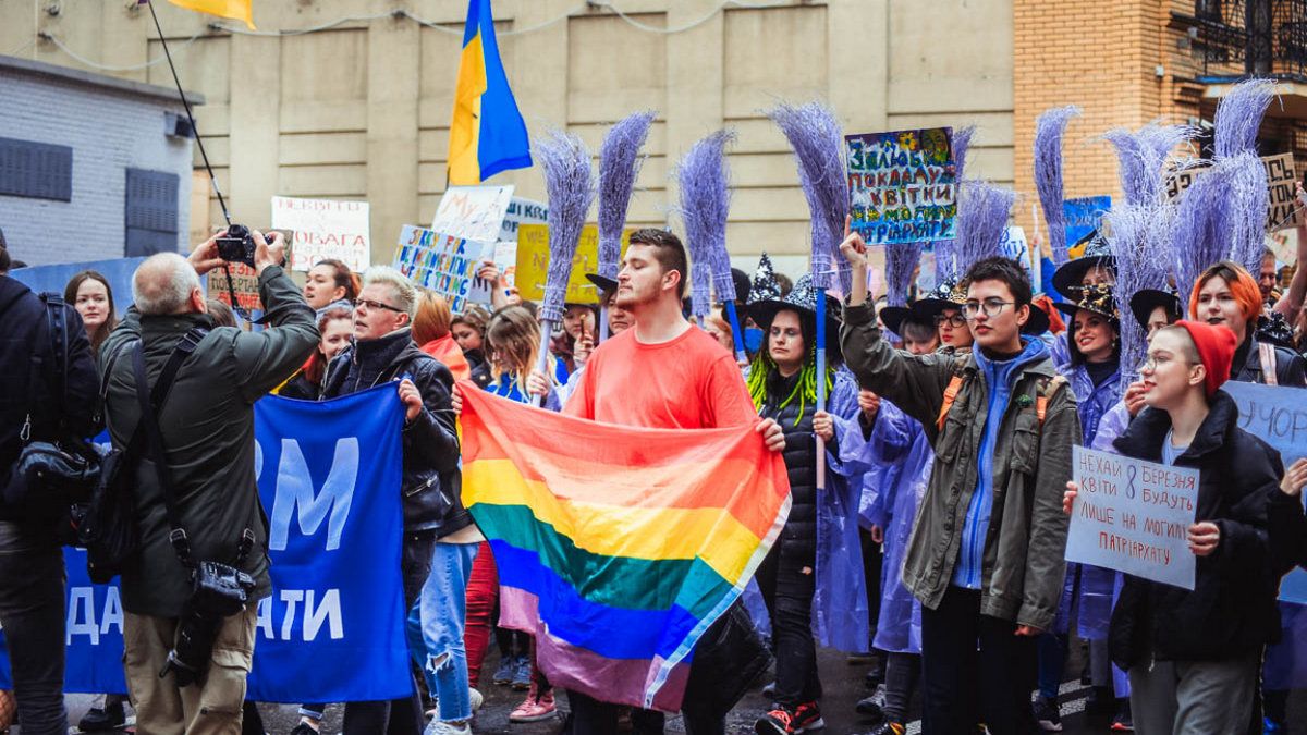 Море митингов, женское авторалли и водопад на мосту Патона: неделя в фото