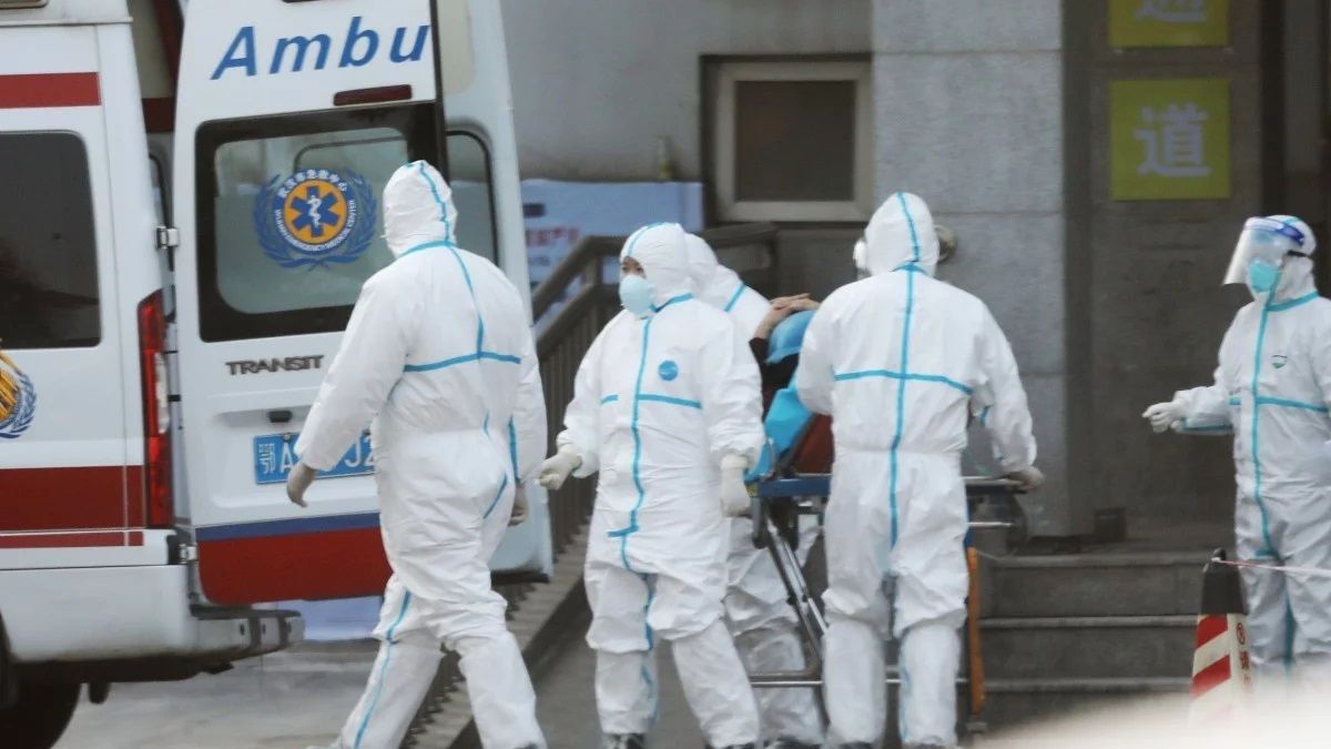 Первая смерть от коронавируса и закрытие границ в Украине, а также обвал фондового рынка США: ТОП новостей дня