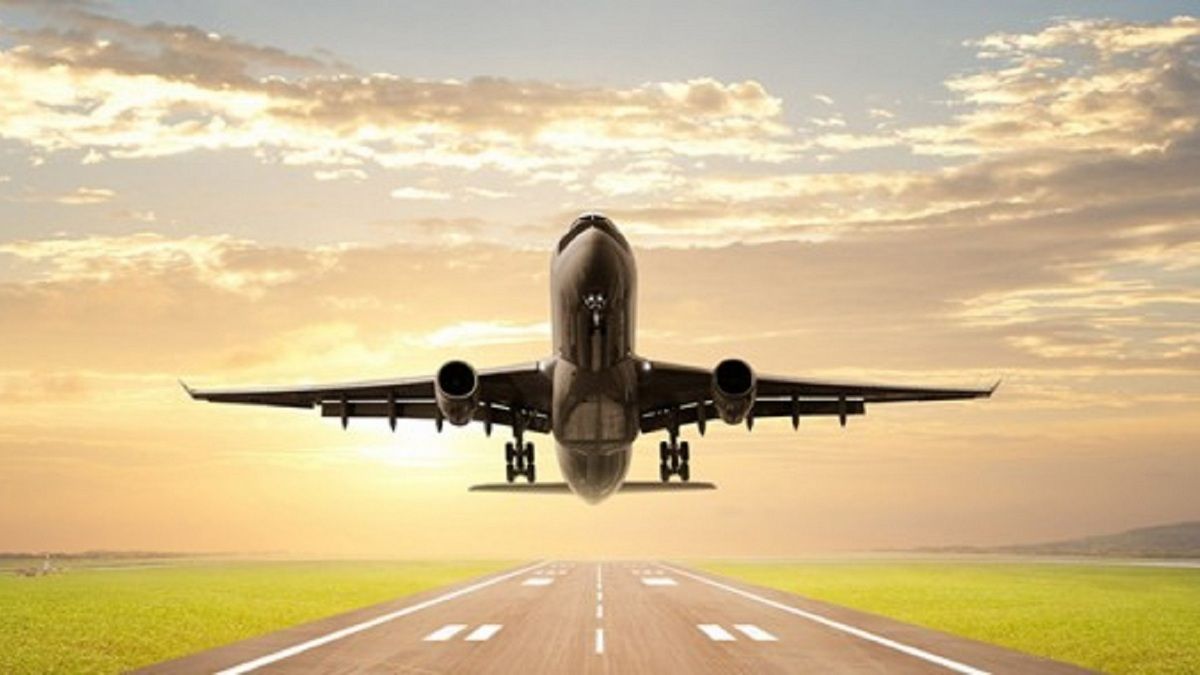 Разумков: Украина полностью прекратит авиасообщение из-за коронавируса